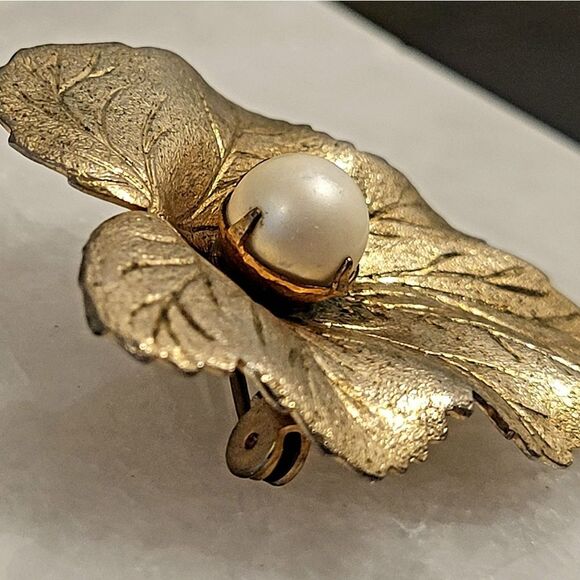 Pearl Leaf Brooch, Sarah Coventry - Picture 3 of 8